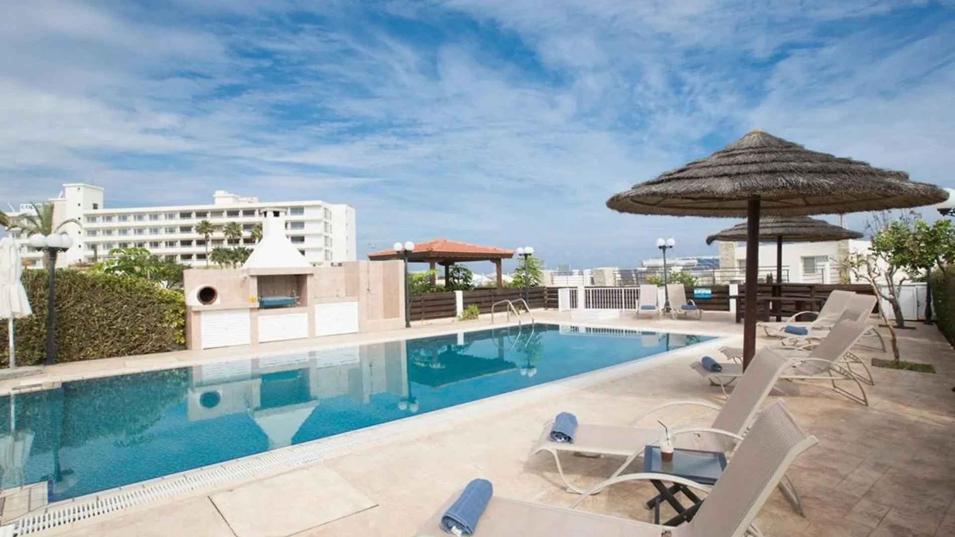 Villa Lefko Sunshine - Lovely 4 Bedroom Protaras Villa With Pool - 2 Minute Walk To Fig Tree Bay 0*,